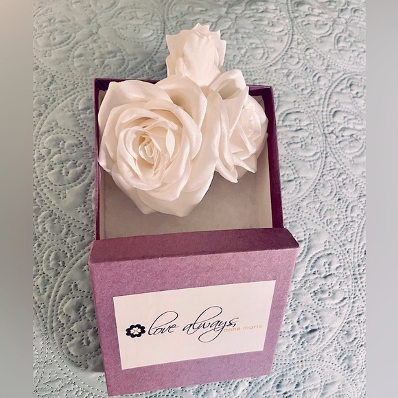 NIB~Romantic Silk Triple Rose Hair Clip - Picture 2 of 7